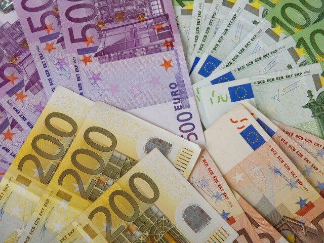 Euro / Eurá / Bankovka / Peniaze /