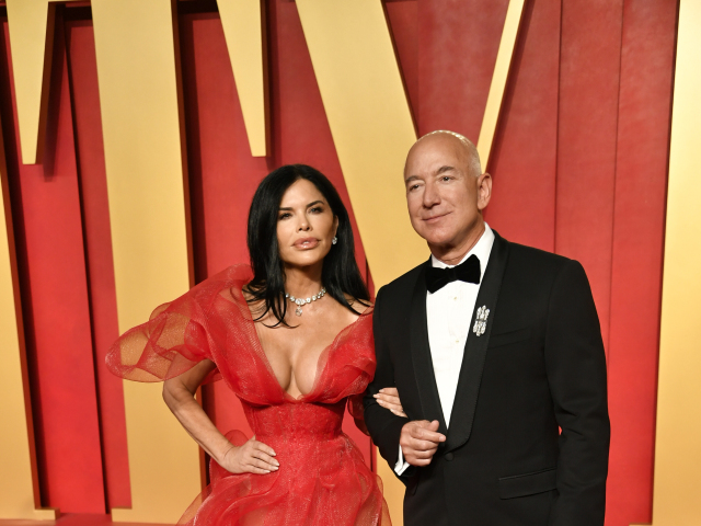 Miliardár Jeff Bezos a jeho snúbenica Lauren Sanchez.