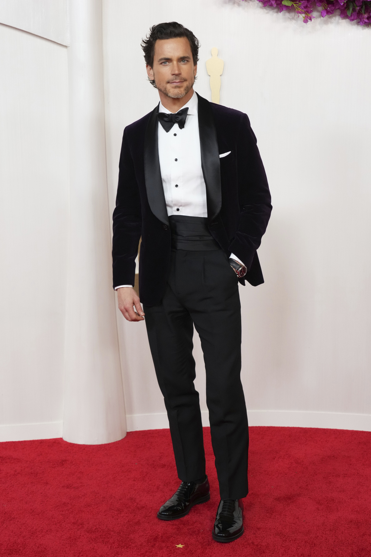 Herec Matt Bomer v smokingu Brunello Cucinelli.