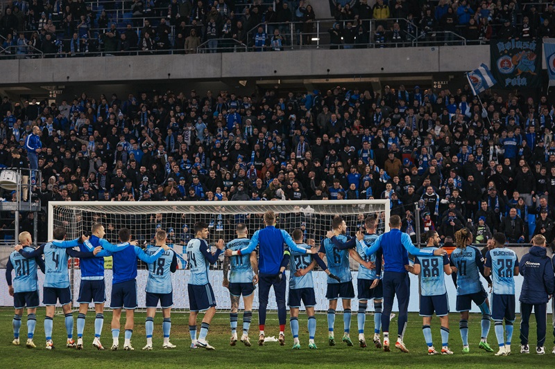Chcete fandiť svojmu klubu počas celej sezóny? Pozrite si prehľad podmienok nákupu permanentiek deviatich z dvanástich klubov Niké ligy. Priamo zo skalickej stránky vás presmeruje na nákup 90-eurovej celosezónnej vstupenky. Komárno a Michalovce nemajú na svojej stránke žiadnu informáciu o permanentkách.