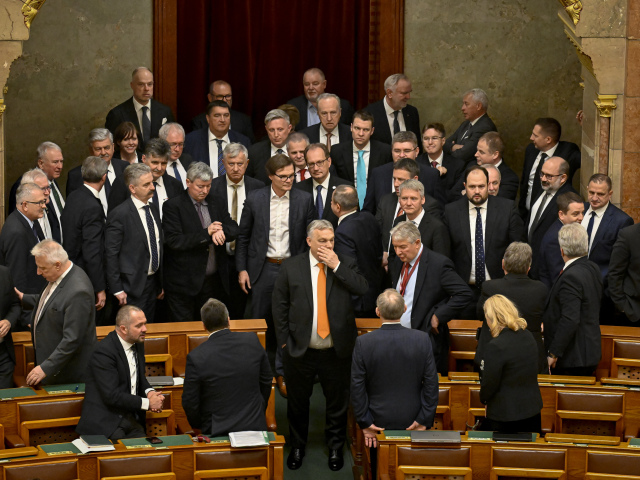 orbán, maďarský parlament