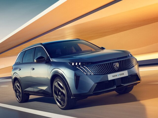 Peugeot E-5008 - 2024
