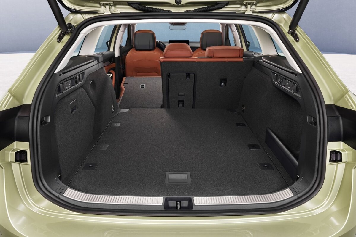 Škoda Superb Combi - 2024