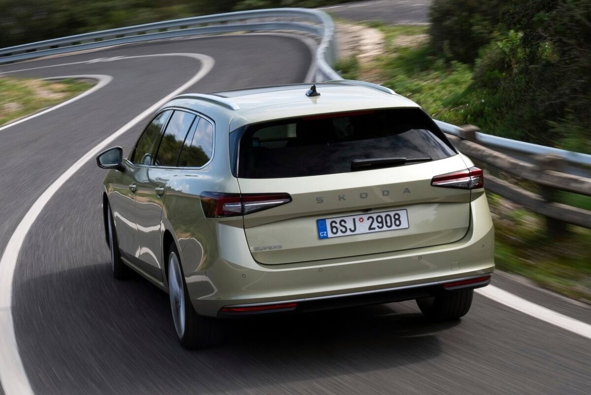 Škoda Superb Combi - 2024