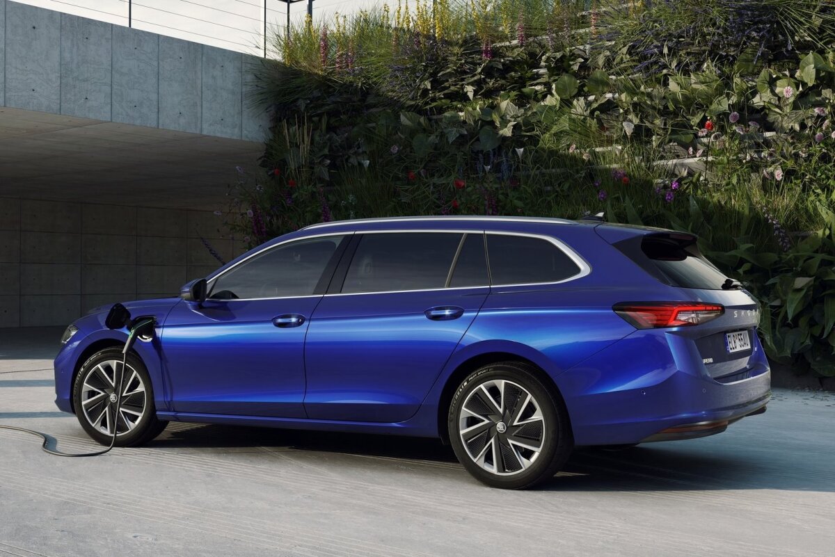 Škoda Superb Combi - 2024