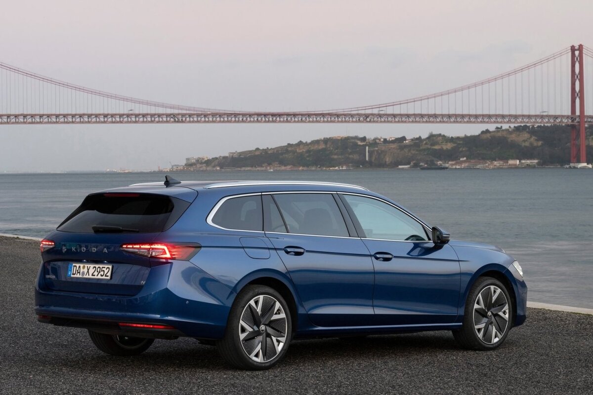 Škoda Superb Combi - 2024