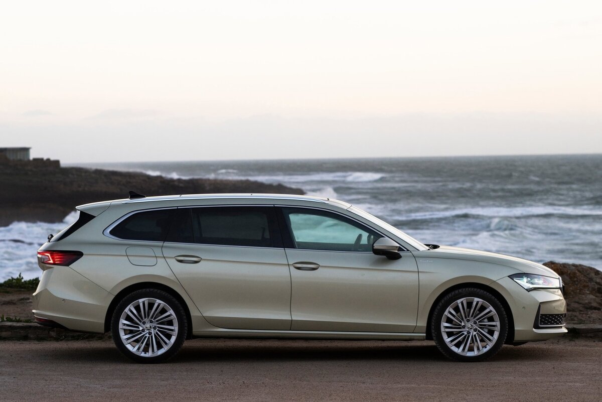 Škoda Superb Combi - 2024