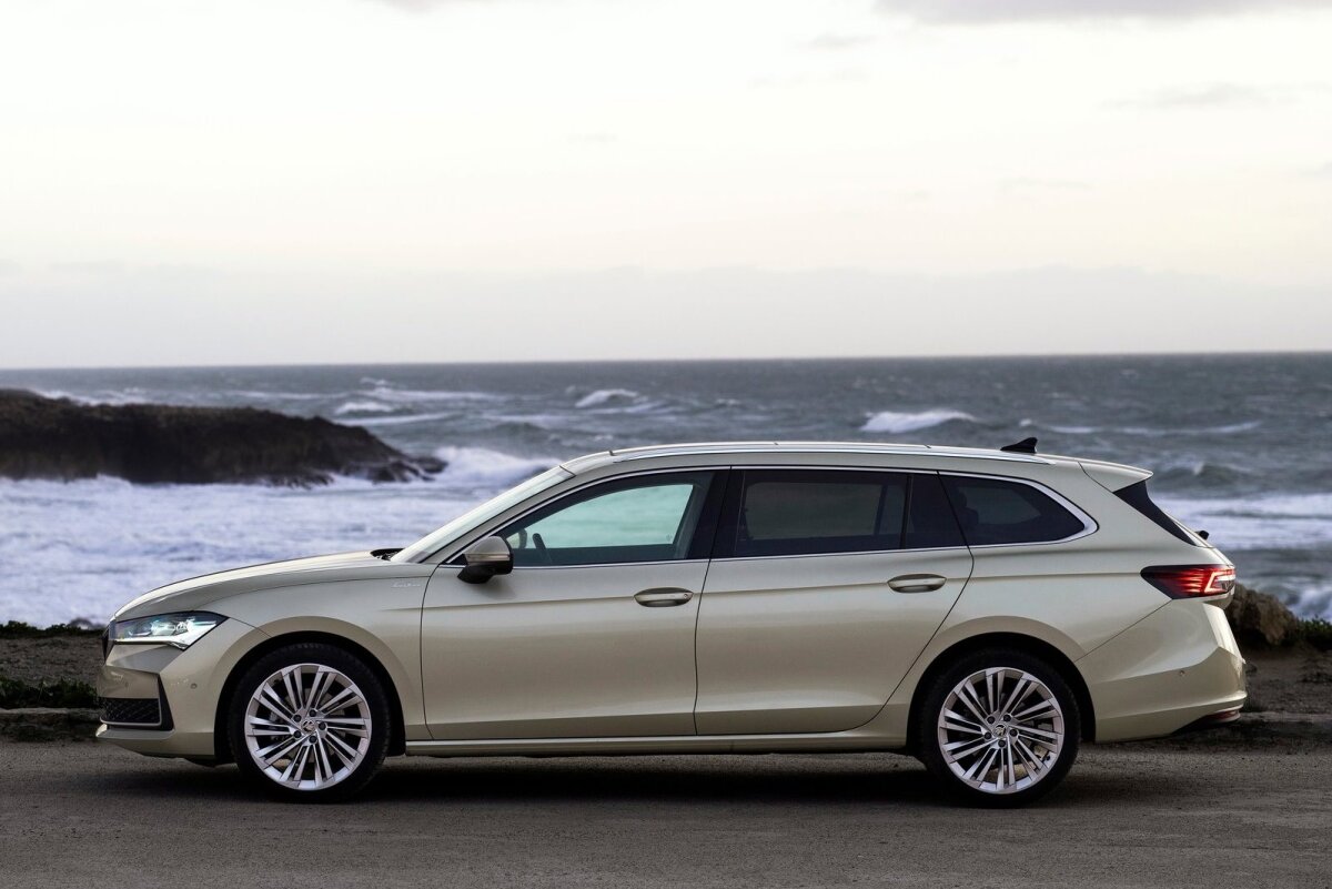 Škoda Superb Combi - 2024