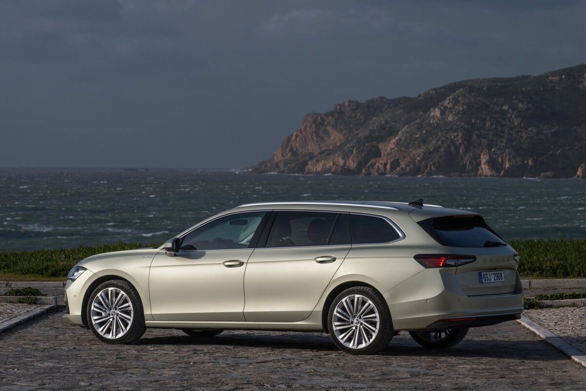 Škoda Superb Combi - 2024