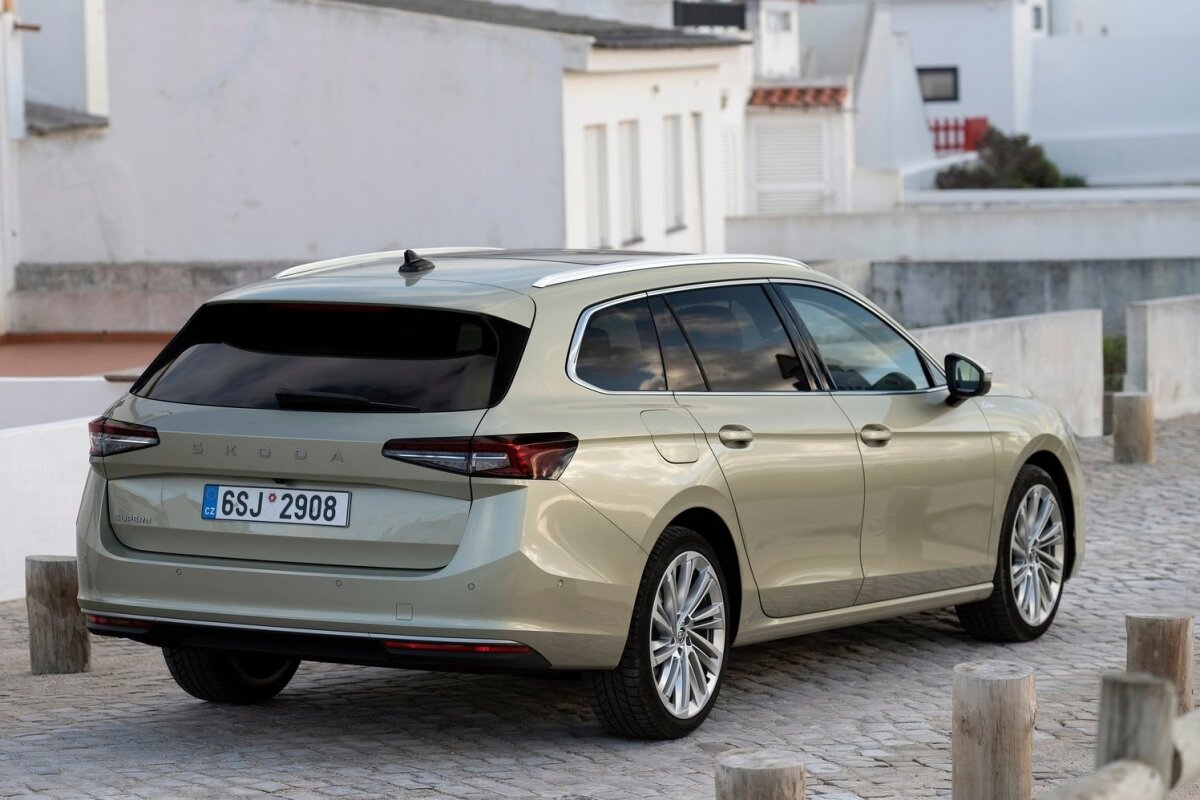 Škoda Superb Combi - 2024