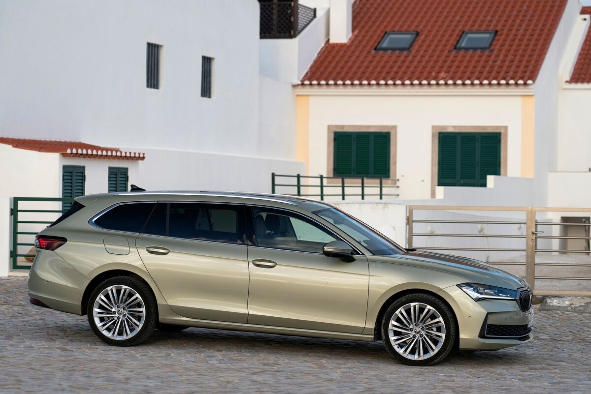 Škoda Superb Combi - 2024