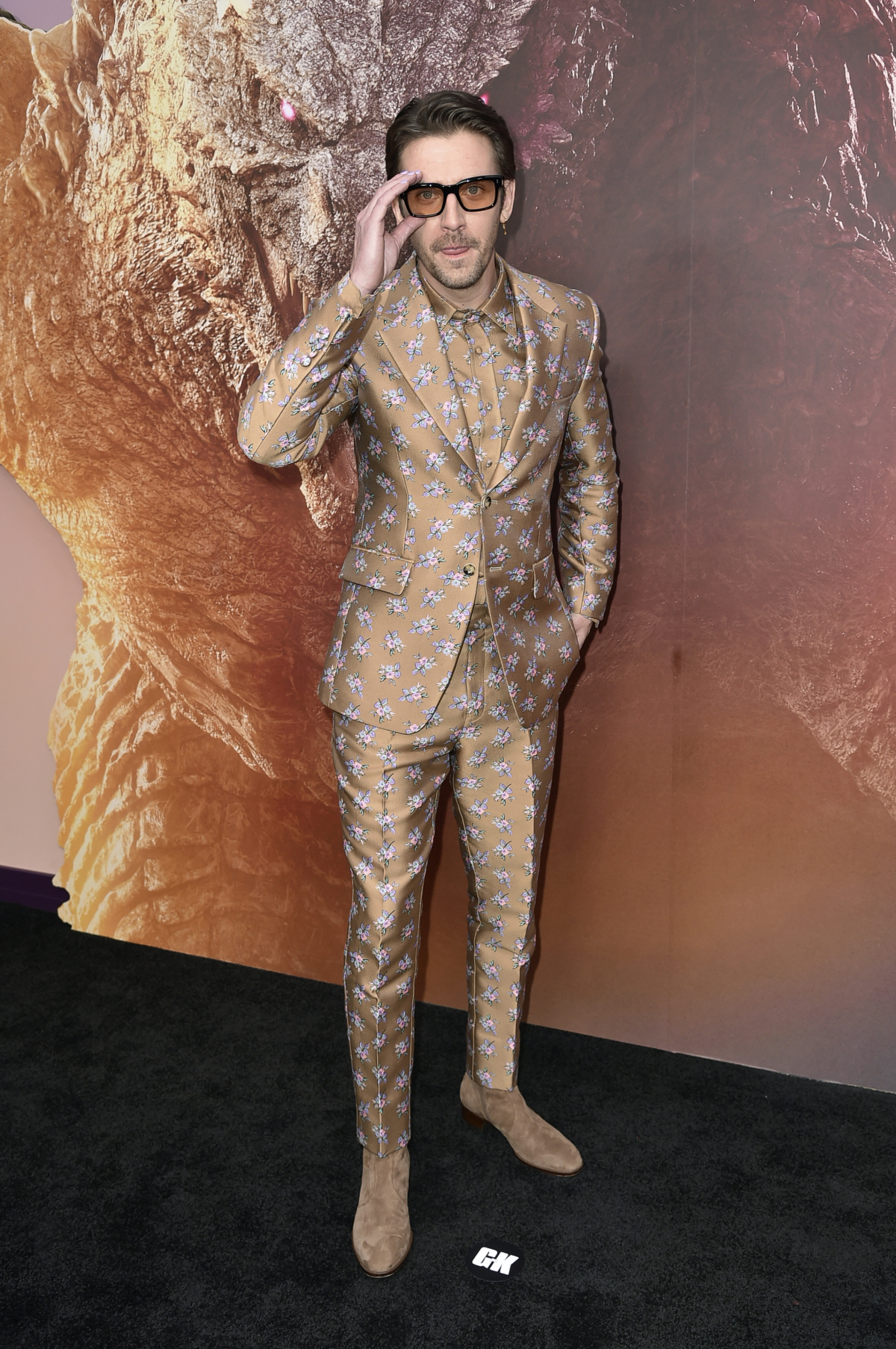 Herec Dan Stevens na premiére novinky Godzilla x Kong: Nová ríša.