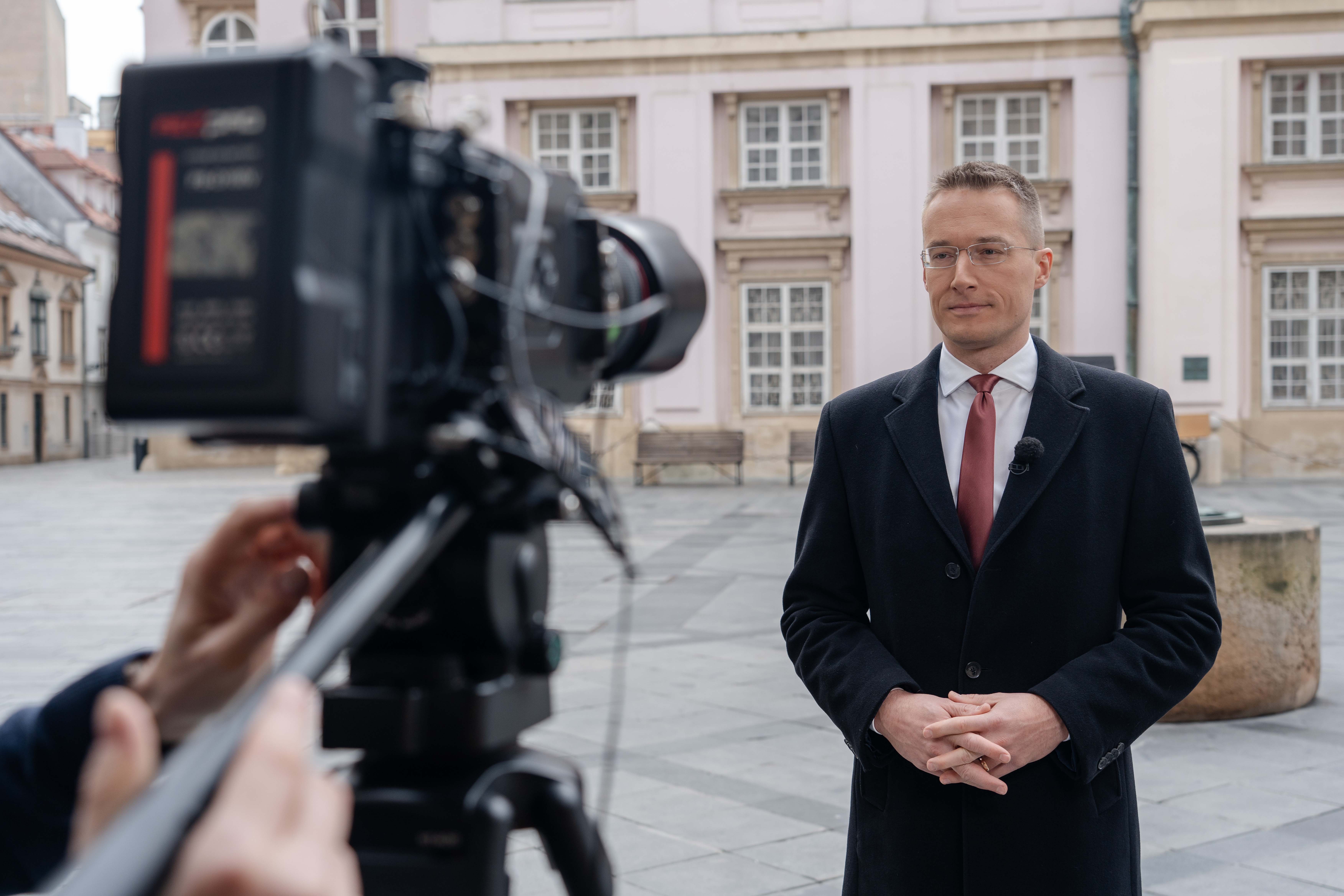 Moderátorom duelu "Prezident 2024: Predvolebná diskusia" bude Michal Kovačič.