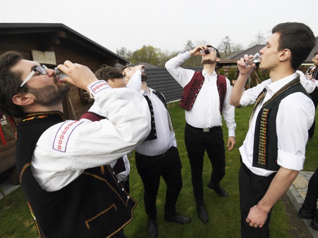 Veľká Noc / Šibačka / Oblievačka / Poldeci / Alkohol /
