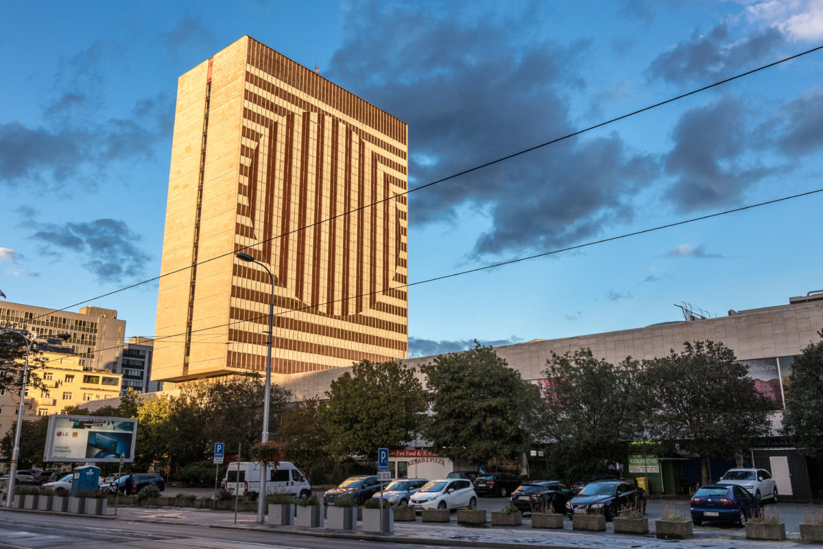 Hotel Kyjev v centre Bratislavy v roku 2011 vlastník pre nerentabilitu hotela zatvoril.
