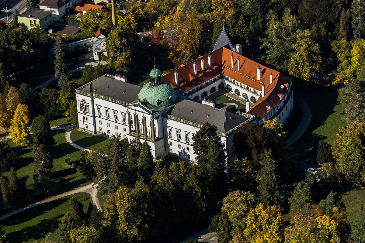SR letecké fotografie kaštieľ Topoľčianky NRX