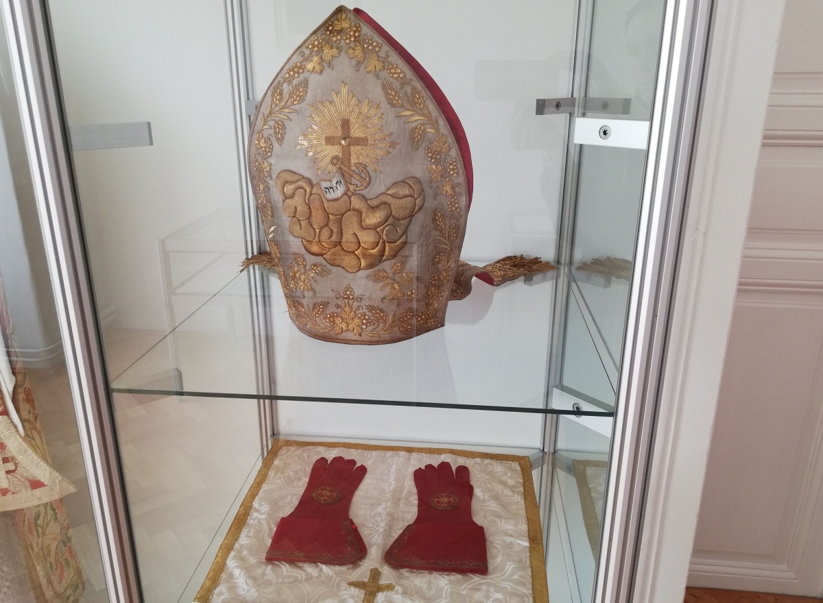 mitra a rukavice, Štefan Moyzes