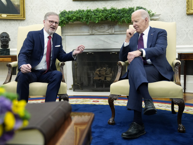 Český premiér Petr Fiala s v Bielom dome stretol s americkým prezidentom Joeom Bidenom. 15. apríl 2024