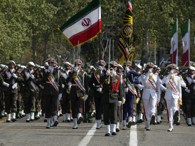 Irán Izrael prehliadka vojenská útok oslavy Raísí