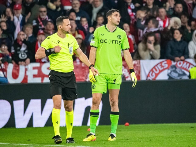Ivan Kružliak  Emiliano Martinez