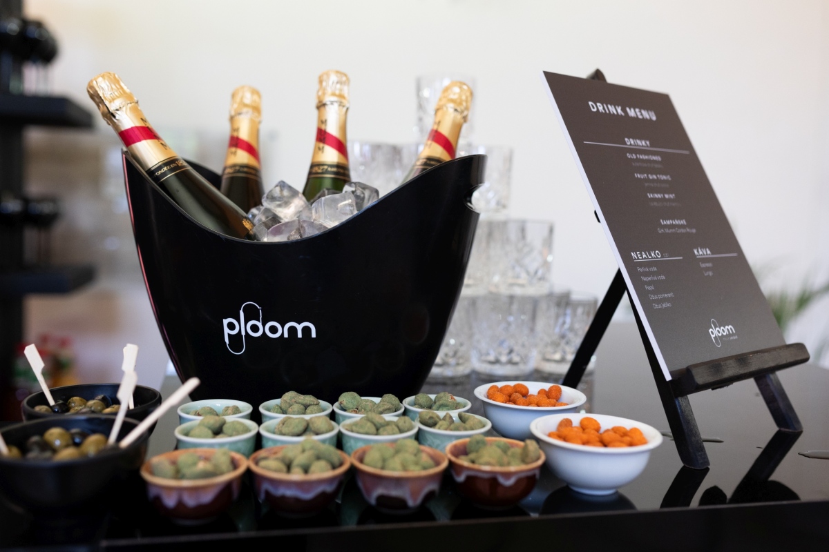 Atmosféra vo VIP Ploom Lounge na pražskom týždni módy. 