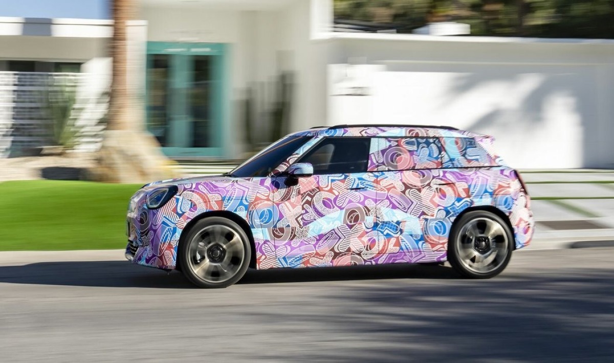 Mini Aceman - maskovaný prototyp 2024