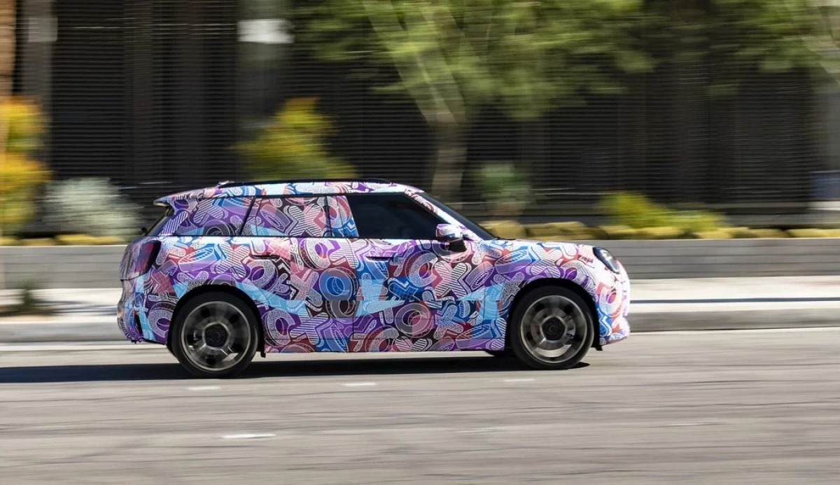Mini Aceman - maskovaný prototyp 2024