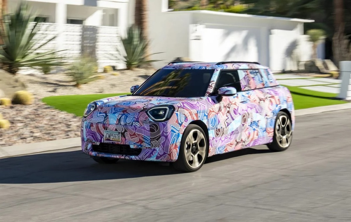 Mini Aceman - maskovaný prototyp 2024