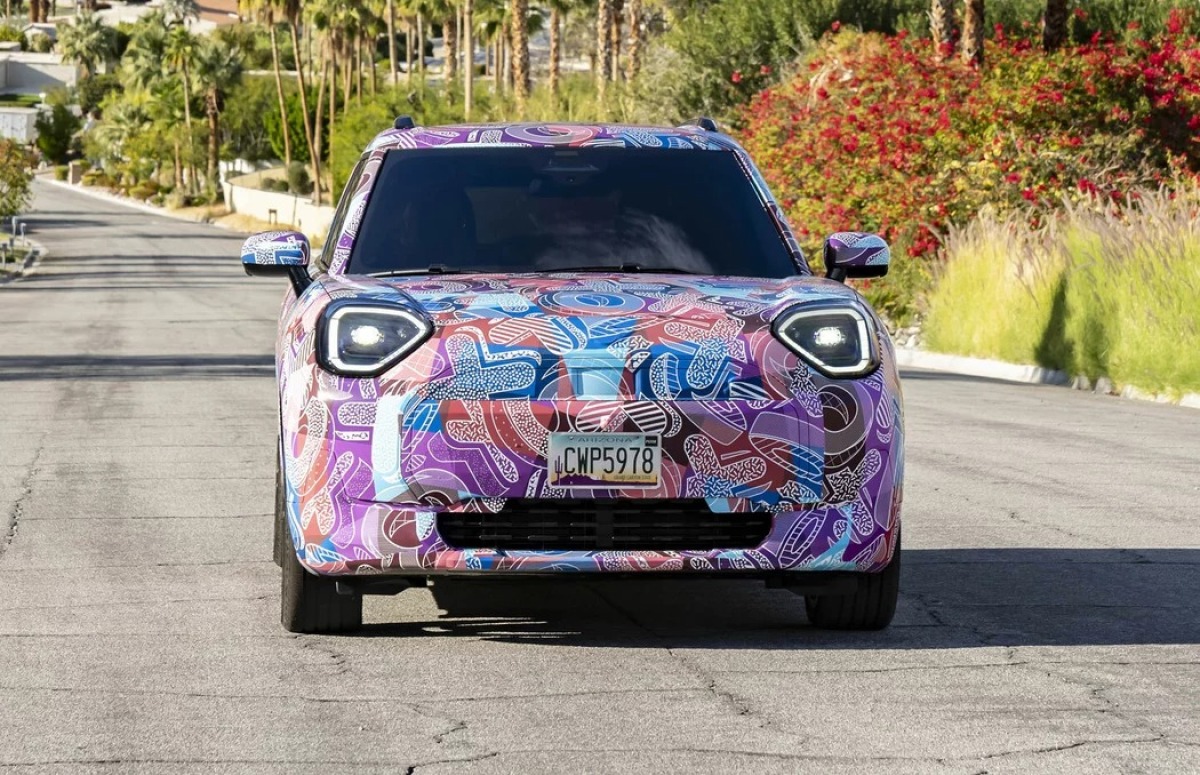 Mini Aceman - maskovaný prototyp 2024