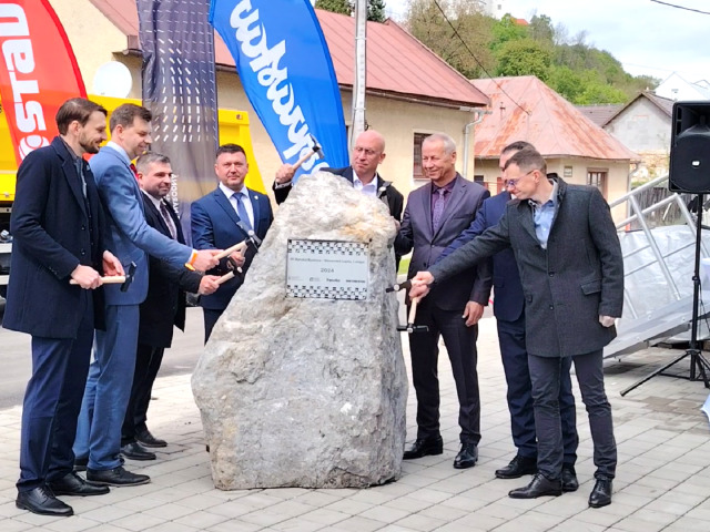 R1 BB - Slovenská Ľupča, kameň, poklepanie