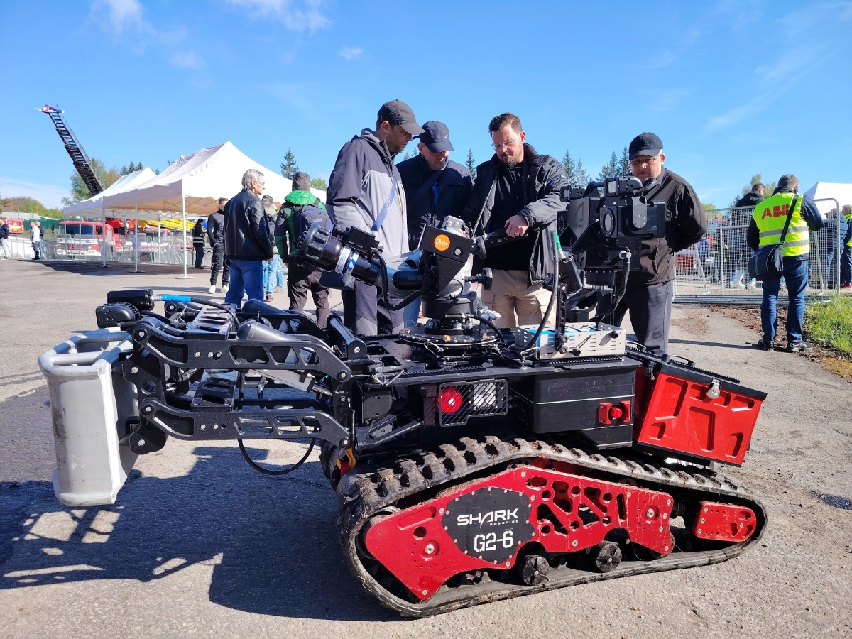 robot, hasiči