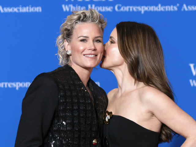 Ashlyn Harris (vľavo) a jej partnerka - herečka Sophia Bush