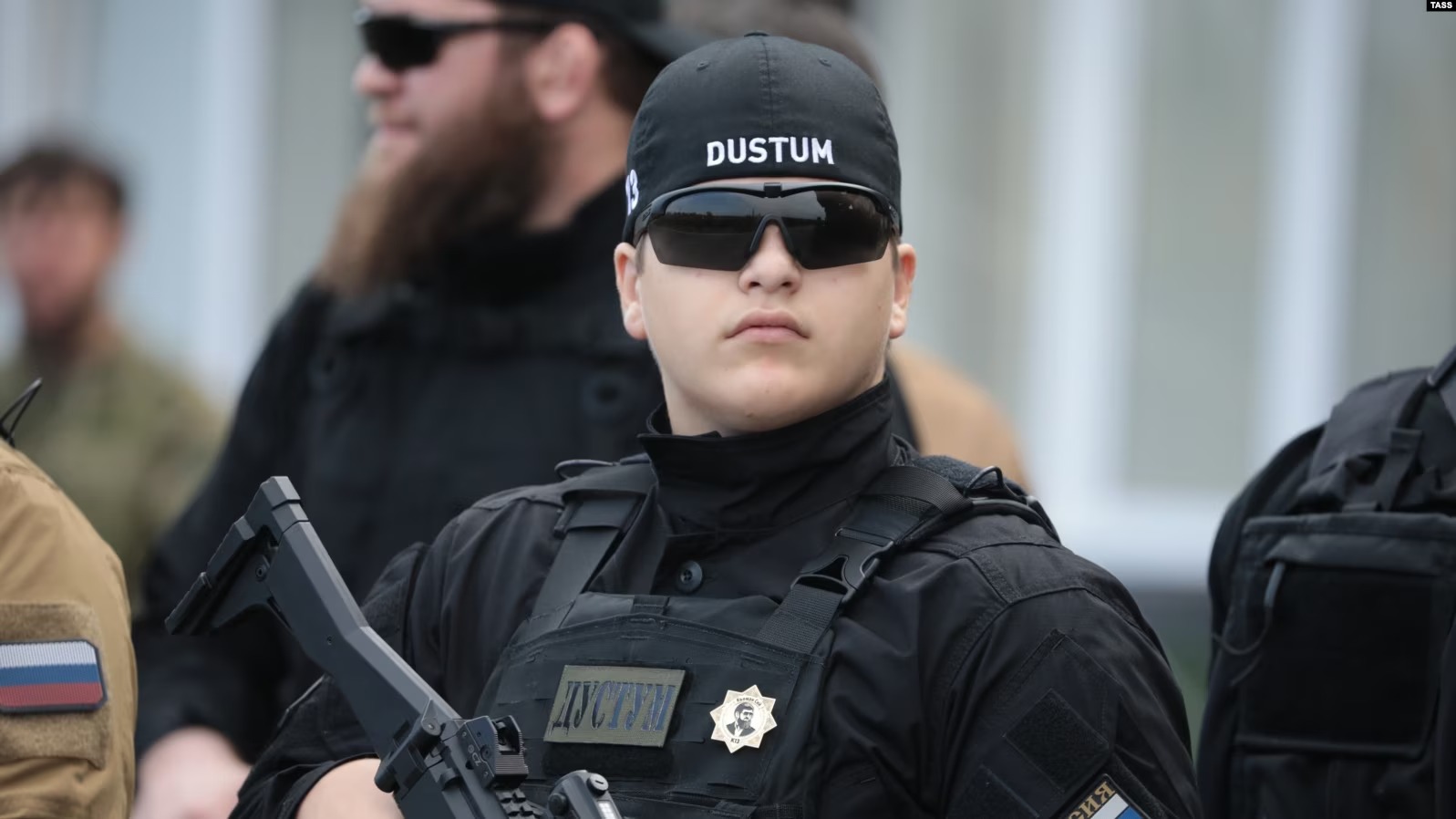 Syn čečenského prezidenta Ramzana Kadyrova - Adam je vychádzajúca mladá hviezda Kaukazu. Ako 15-ročný sa stal šéfom otcovej ochranky a o pol roka kurátorom univerzity špeciálnych síl v Čečensku.