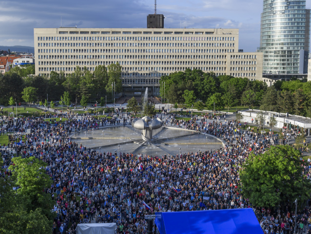 SR Bratislava PS protivládny protest BAX