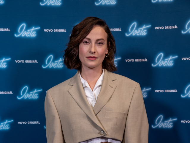 Herečka Anna Fialová na premiére tretej série seriálu Iveta. 