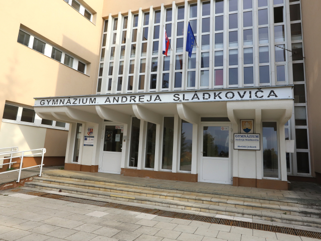 Budova Gymnázia Andreja Sládkoviča v Banskej Bystrici