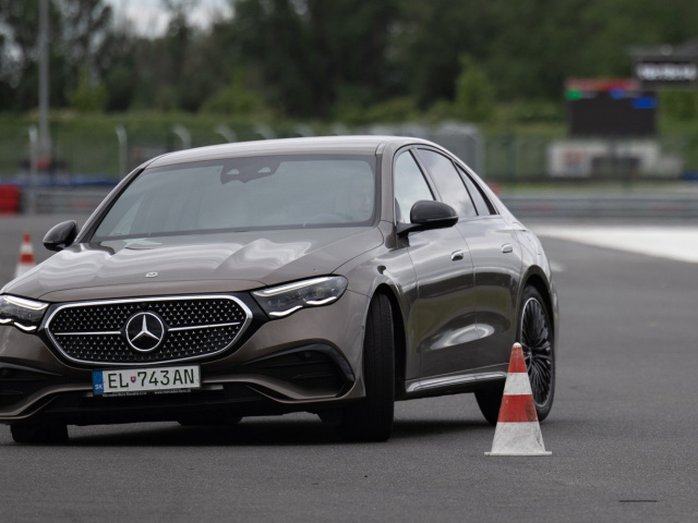 Mercedes-Benz E 300 de 4MATIC (2024)
