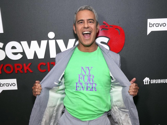 Moderátor Andy Cohen na zábere z júla 2023.