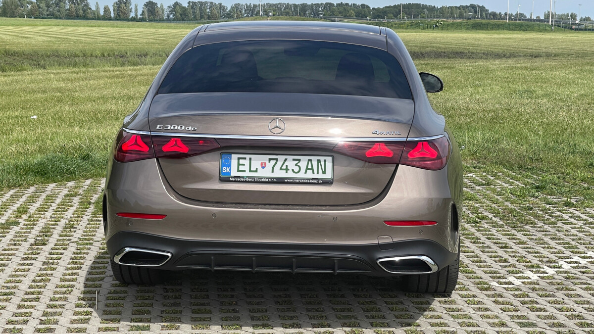 Mercedes-Benz E 300 de 4MATIC (2024)