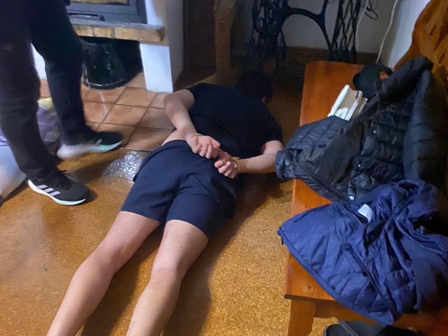 polícia, zatknutie, zadržanie