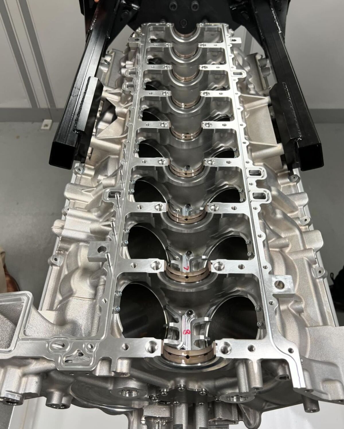 Bugatti - motor 8,3 V16