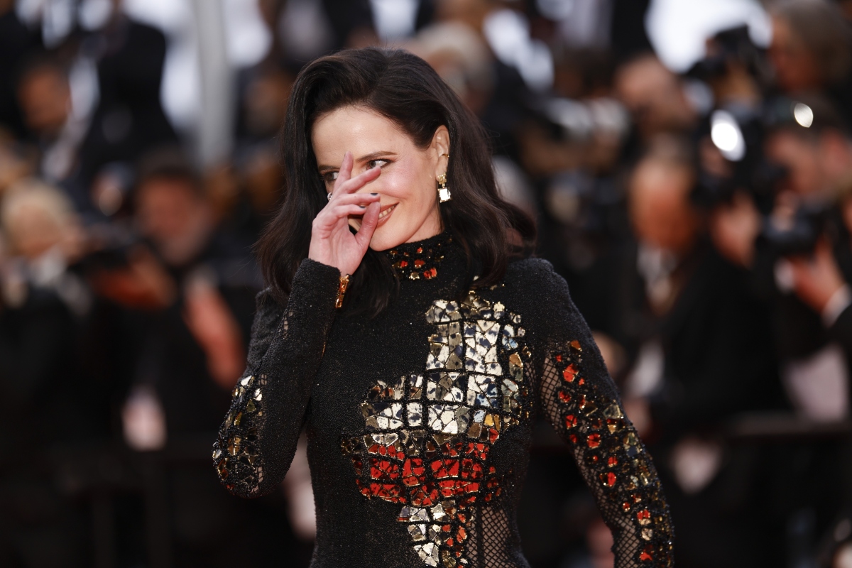 Herečka a členka poroty Eva Green pózuje v kreácii Balmain. 