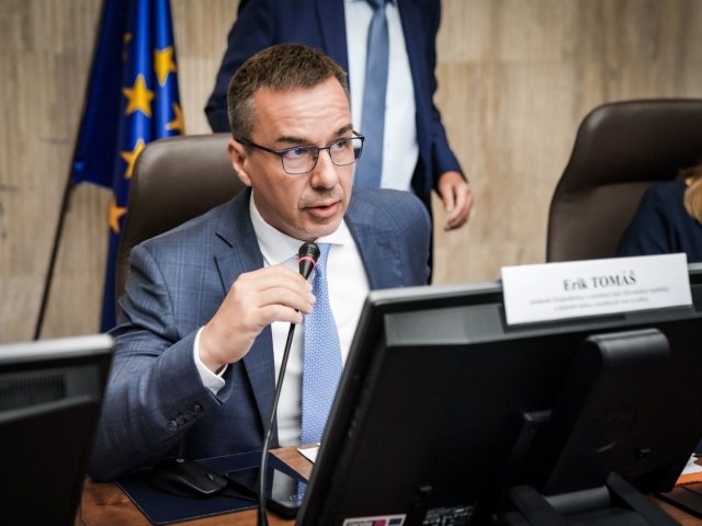 Tripartita - predseda HSR a minister prace Erik Tomas