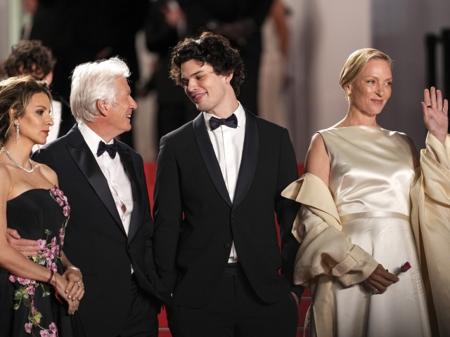 Alejandra Silva, herec a jej manžel Richard Gere, hercov syn Homer James Jigme Gere a herečka Uma Thurman