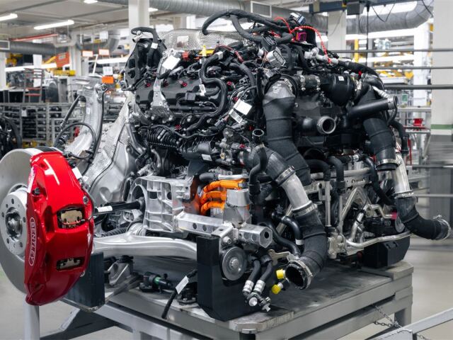 Bentley - nový motor V8 PHEV 2024