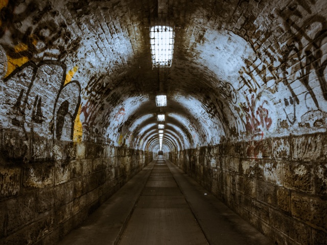 tunel, chodba, podzemie