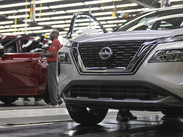 nissan-rogue-production-assembly-facility