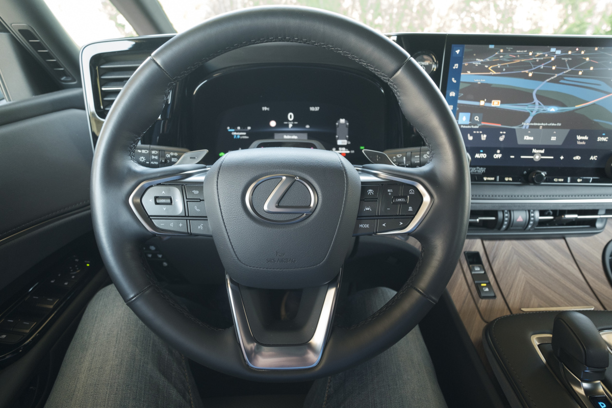 Lexus LM 350h Supreme - test 2024
