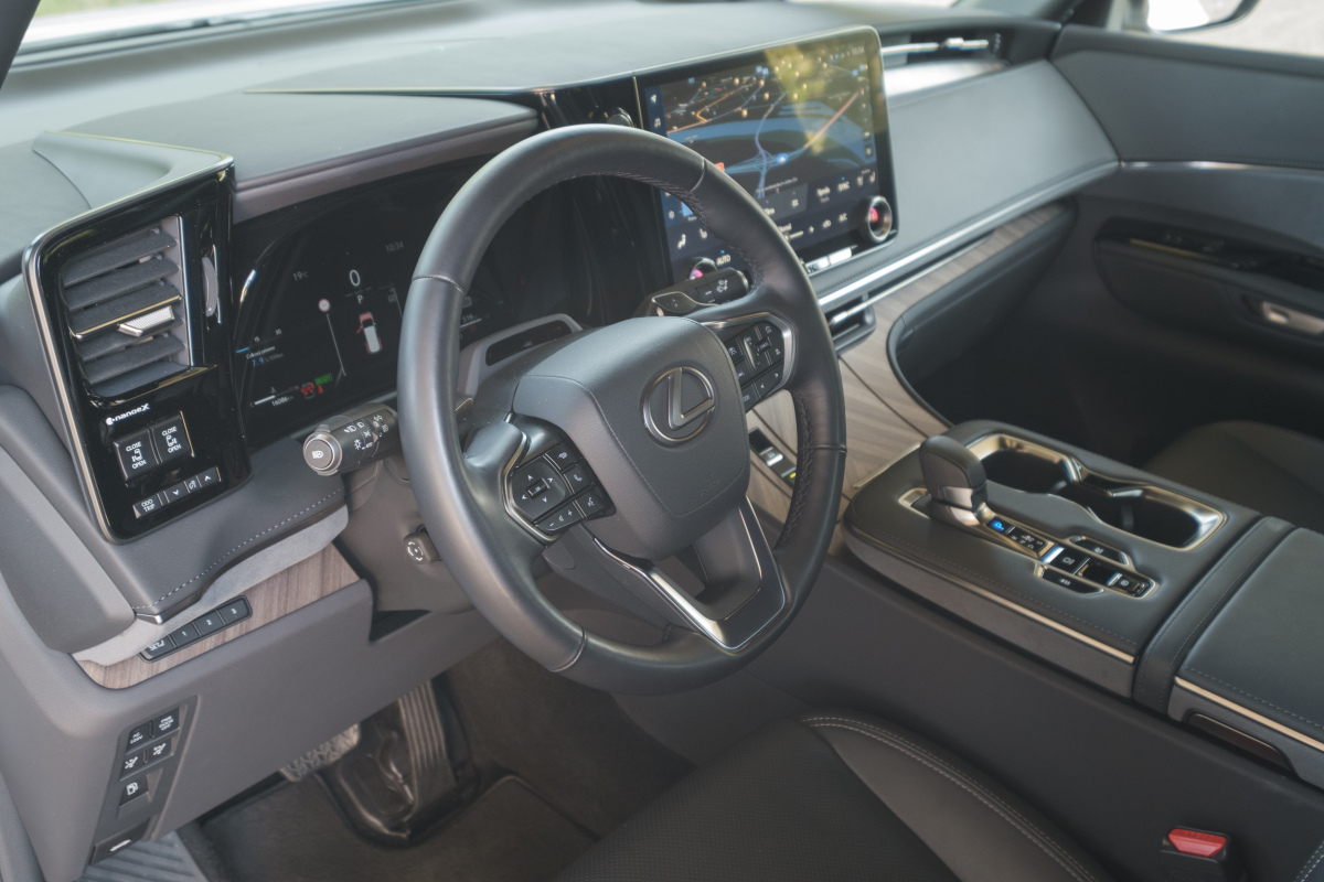 Lexus LM 350h Supreme - test 2024