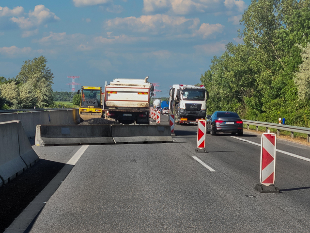 betonove-zvodlo-pri-pracach-na-ceste